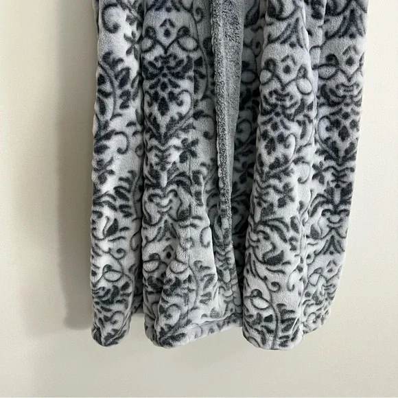 Soft Gray Women’s Long Bathrobe Medium / Large Fuzzy Plush - Picture 4 of 14